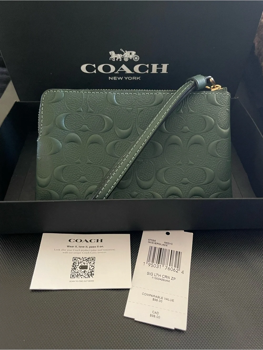 NWT Coach Corner Zip Signature Embossed Wristlet